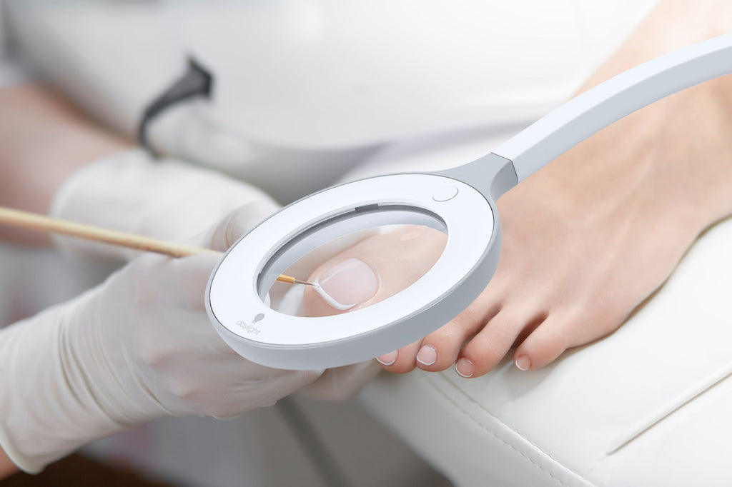 Pedicure with Omega 3.5 Magnifier Light